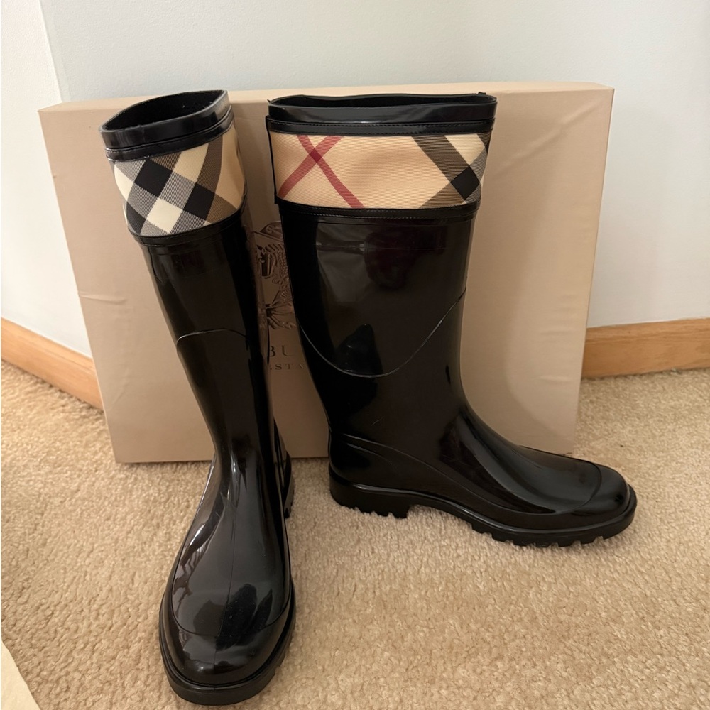 Burberry Black Rain Boots with Box - Picture 6 of 14
